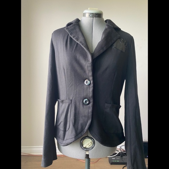 Forever 21 Blazer with faux leather Hello Kitty, as modeled by Kendall Jenner - Picture 2 of 7